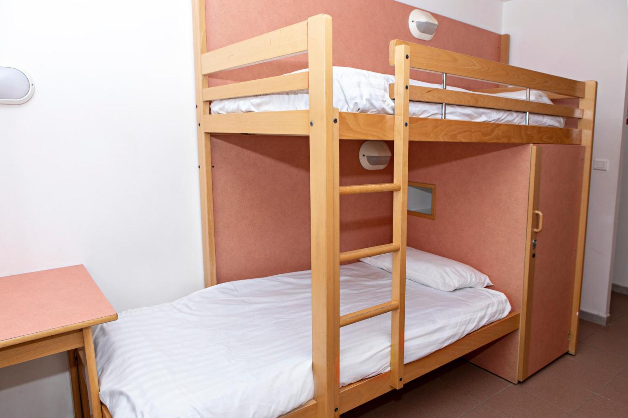 Auberge De Jeunesse Hi Nîmes Kültér fotó
