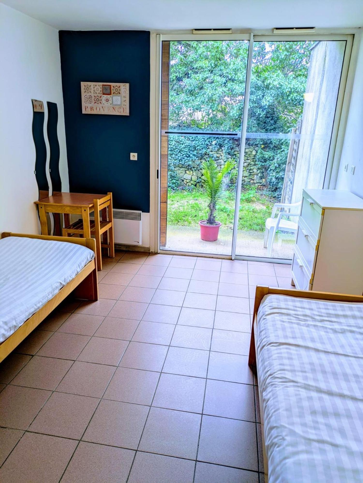 Auberge De Jeunesse Hi Nîmes Kültér fotó